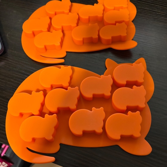 CAT ICE MOLDS - Picture 2 of 2